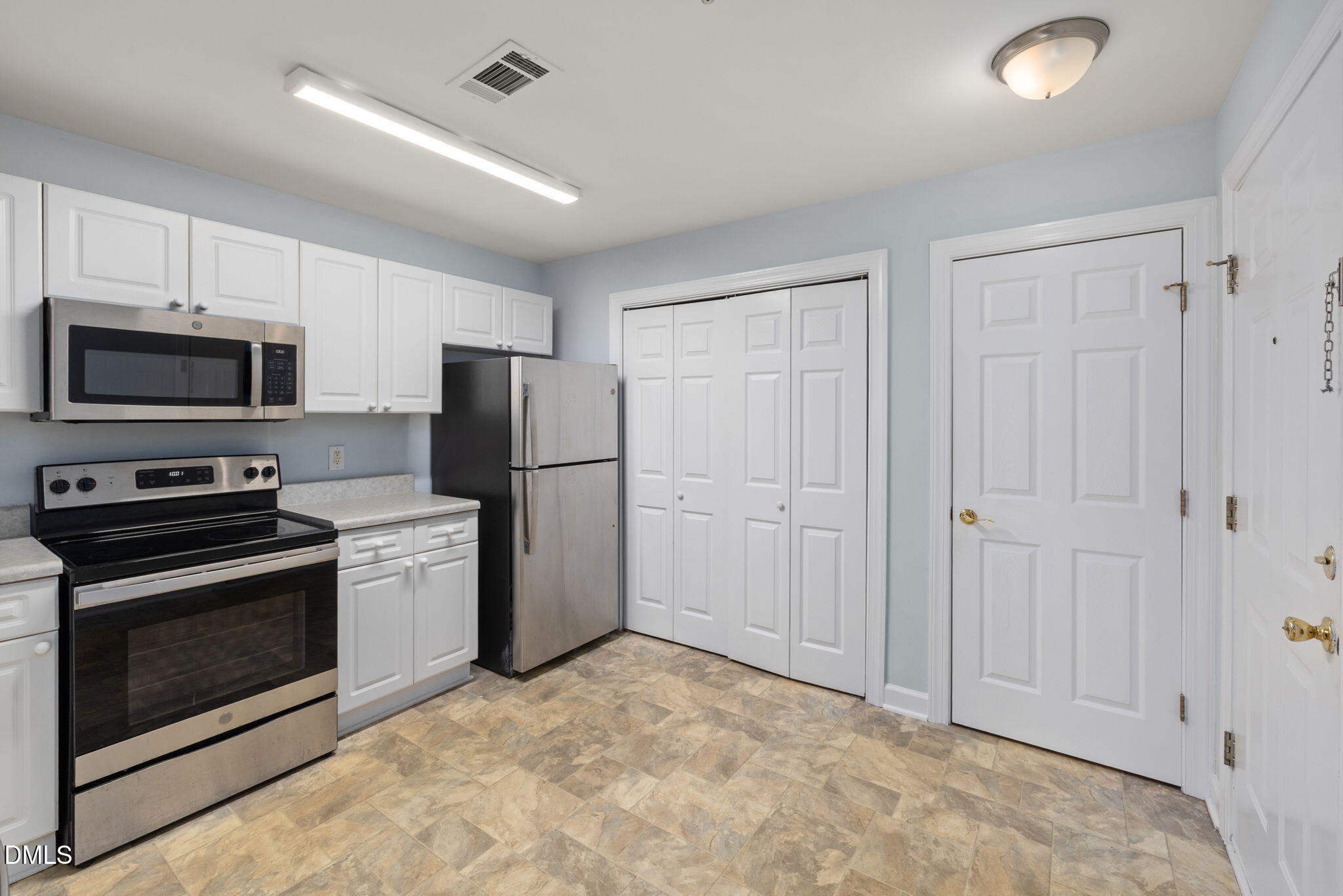 929 Morreene Road, Unit C23 Durham, NC 27705 - Photo 11 of 33 a kitchen with a refrigerator stove and microwave