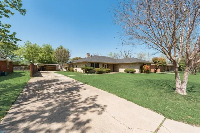 $2,400 | 219 Hillcrest Drive, Sanger, TX 76266