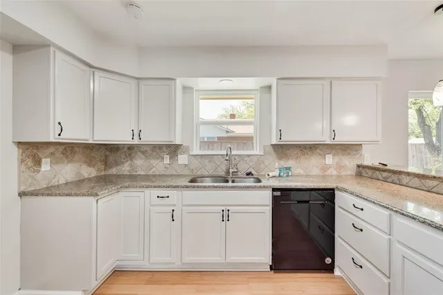 $2,400 | 219 Hillcrest Drive, Sanger, TX 76266