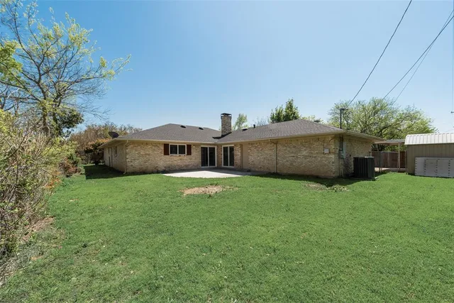 $2,400 | 219 Hillcrest Drive, Sanger, TX 76266