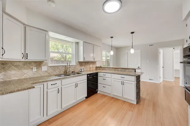 $2,400 | 219 Hillcrest Drive, Sanger, TX 76266