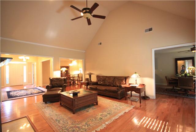 1137 Rip Steele Road Columbia, TN 38401 - Photo 6 of 20 Entertain more guests and watch the game in this large living area!