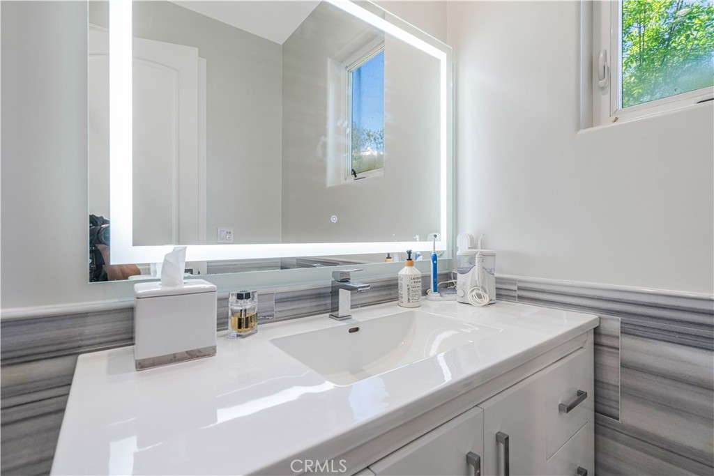 11 Baymare Road Bell Canyon, CA 91307 - Photo 27 of 39 Bedroom 2 Vanity