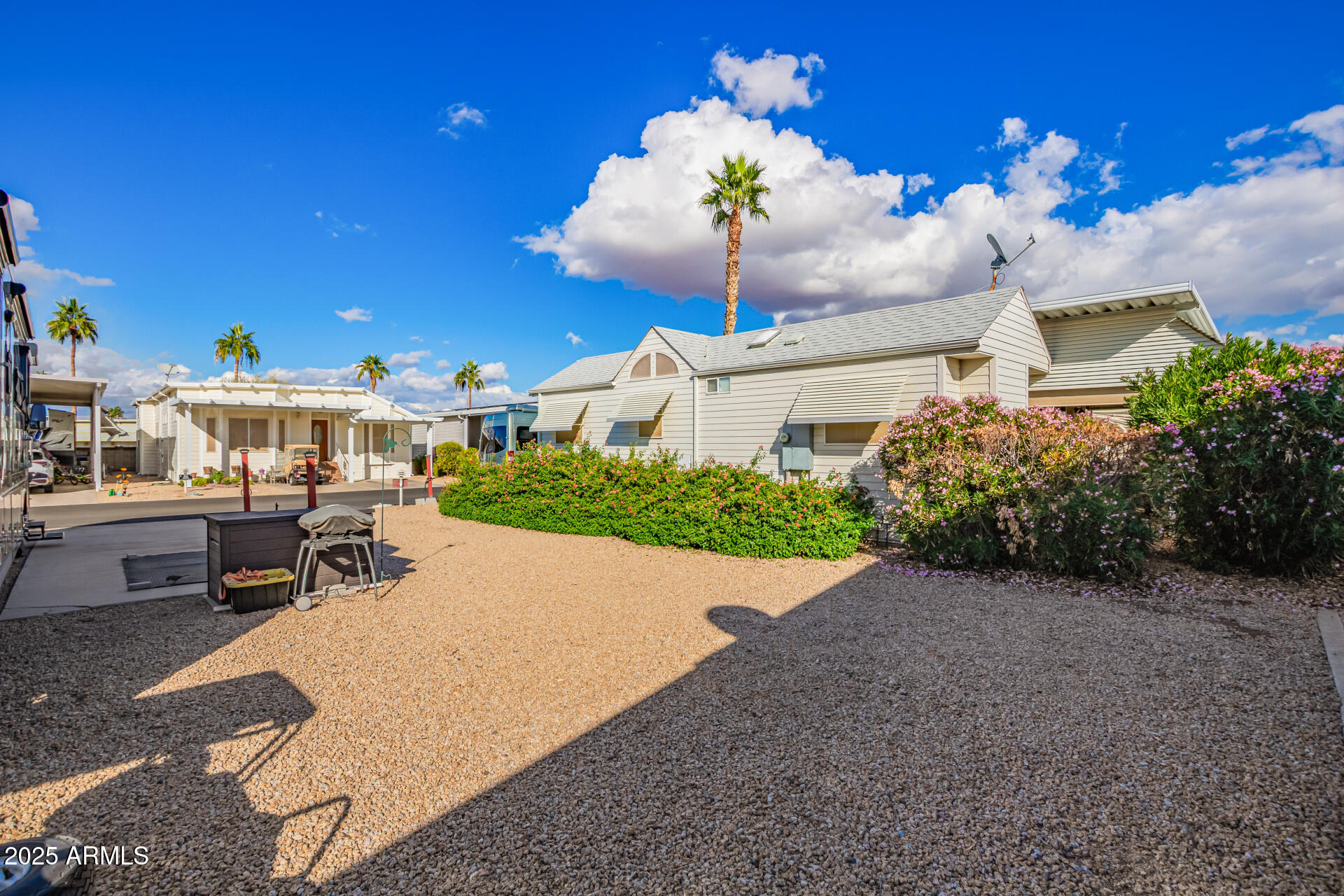 17200 West Bell Road, Unit 966 Surprise, AZ 85374 - Photo 7 of 21 a view of a patio with table and chairs potted plants