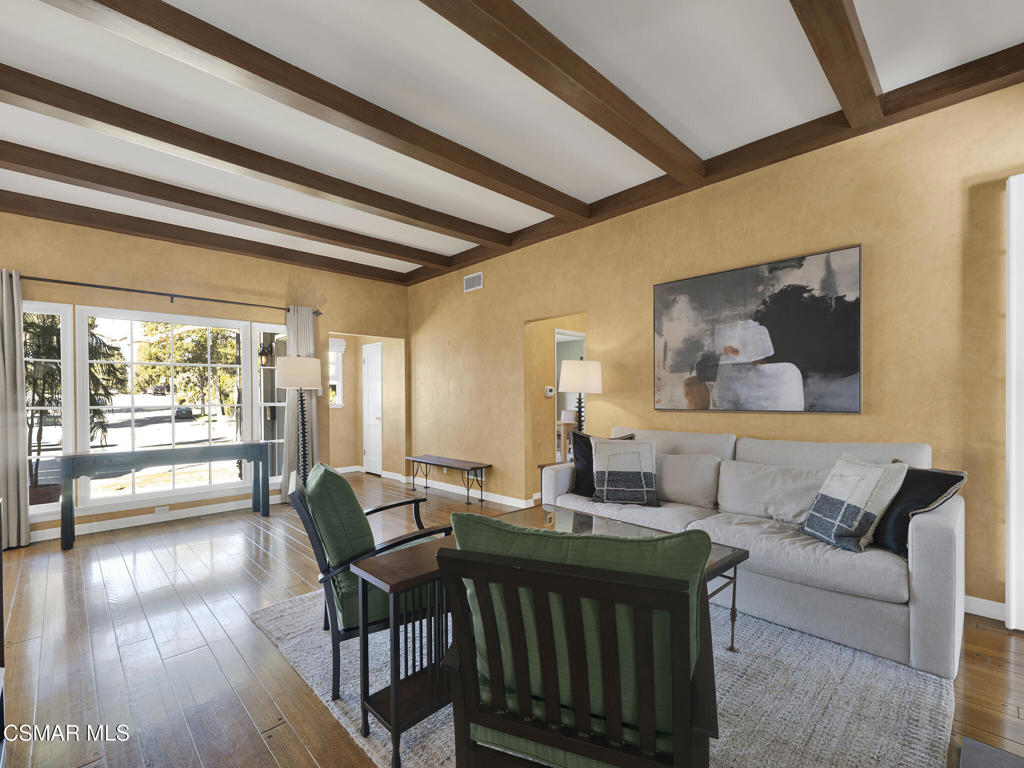 1524 West Riverside Drive Burbank, CA 91506 - Photo 11 of 50