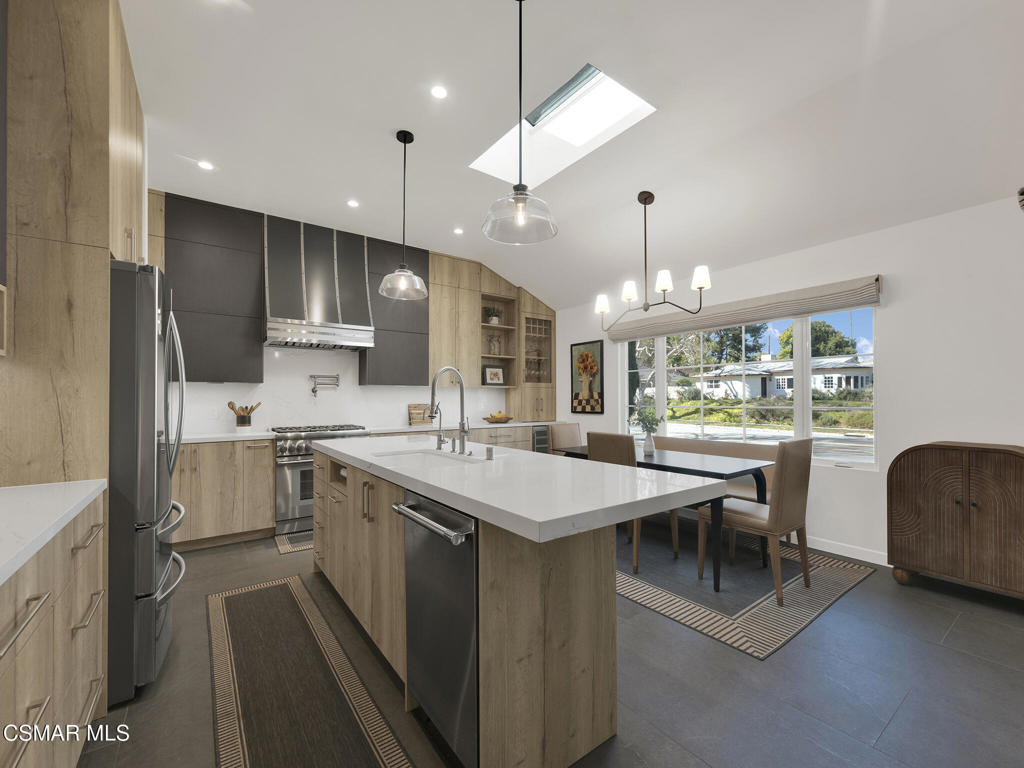 1524 West Riverside Drive Burbank, CA 91506 - Photo 12 of 50