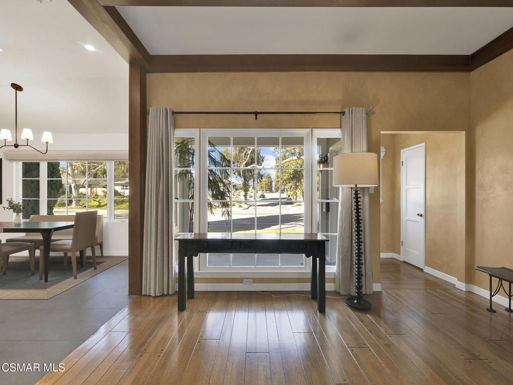 1524 West Riverside Drive Burbank, CA 91506 - Photo 2 of 50