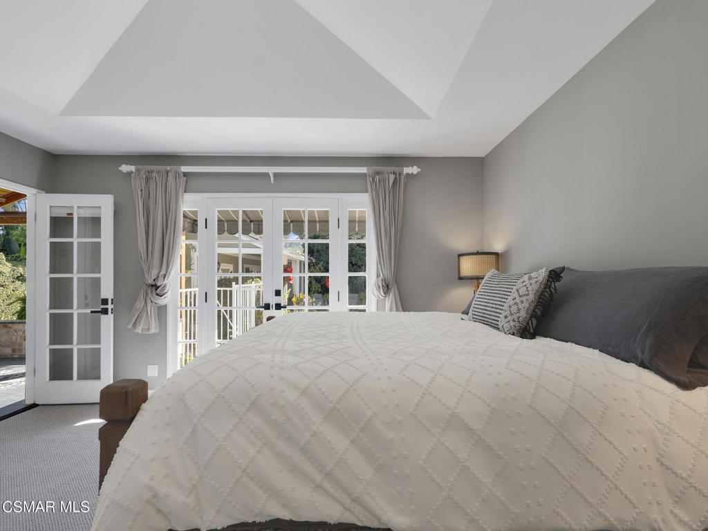 1524 West Riverside Drive Burbank, CA 91506 - Photo 22 of 50