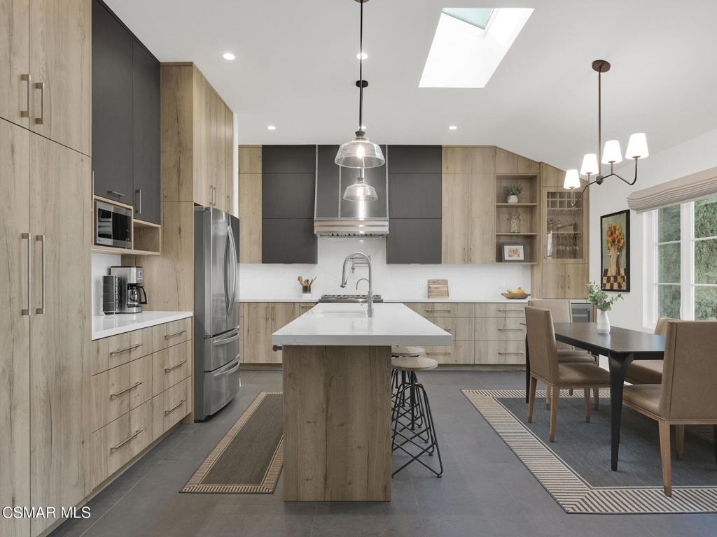 1524 West Riverside Drive Burbank, CA 91506 - Photo 3 of 50