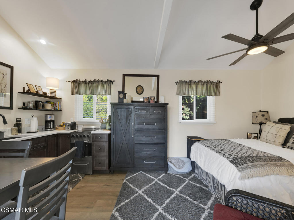 1524 West Riverside Drive Burbank, CA 91506 - Photo 39 of 50