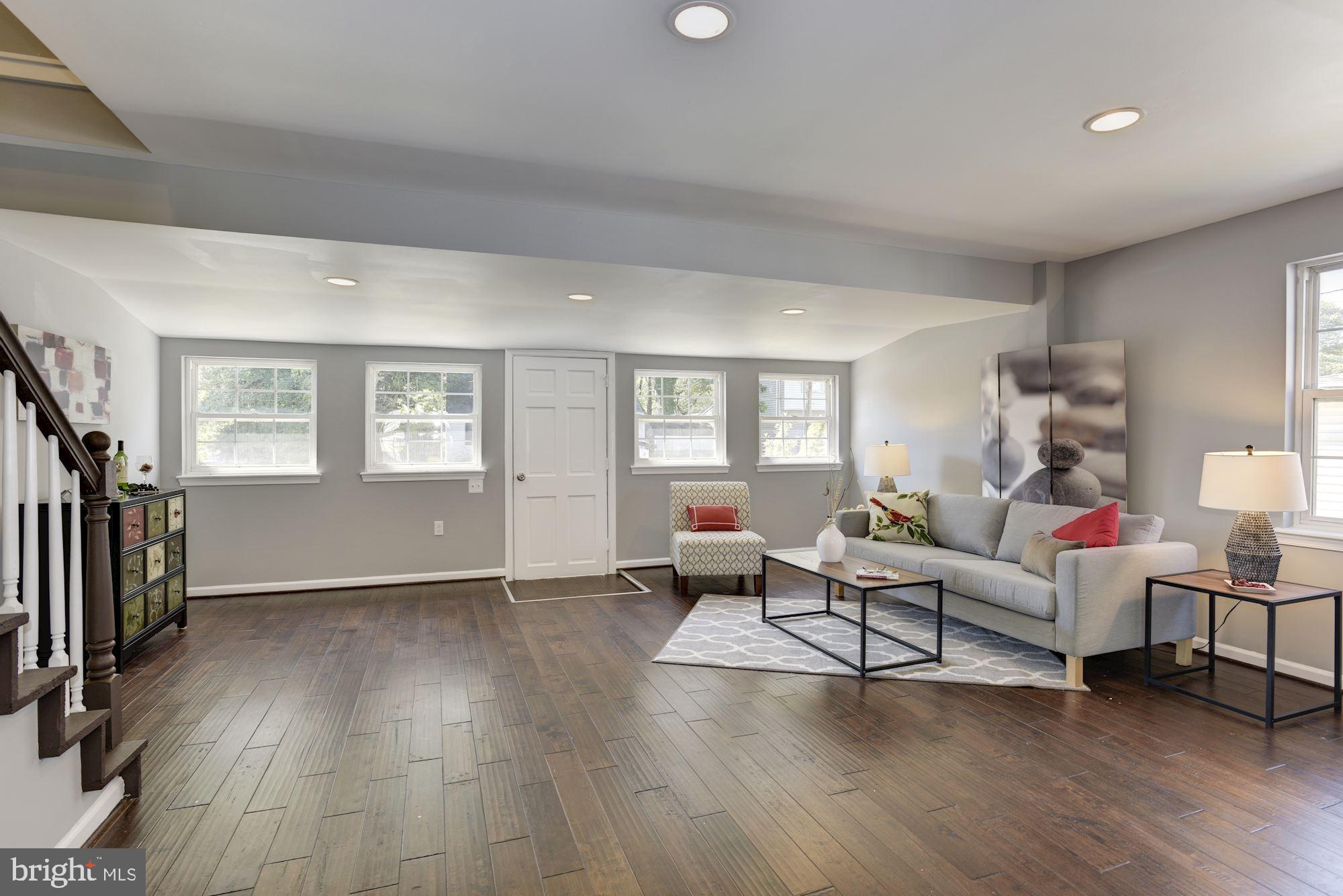 1645 Oldtown Road Edgewater, MD 21037 - Photo 2 of 36 Living Room