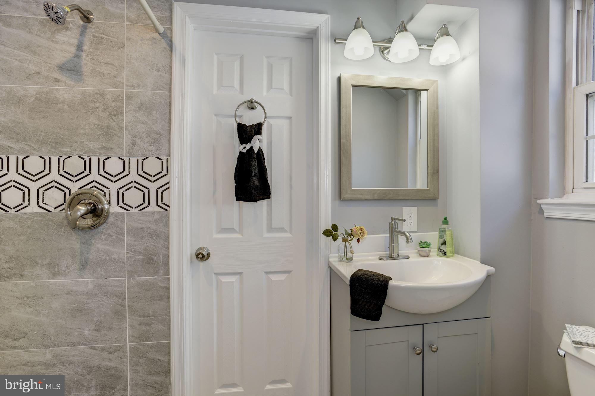 1645 Oldtown Road Edgewater, MD 21037 - Photo 13 of 36 Dual Entry Full Bath