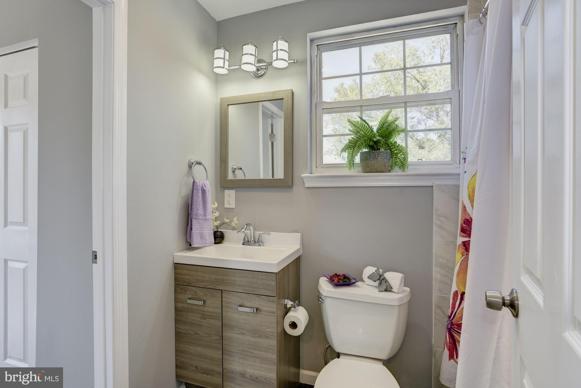 1645 Oldtown Road Edgewater, MD 21037 - Photo 20 of 36 Dual Entry Full Bath