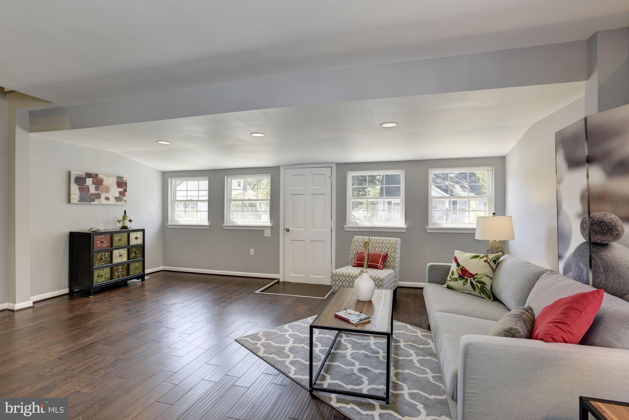 1645 Oldtown Road Edgewater, MD 21037 - Photo 3 of 36 Living Room