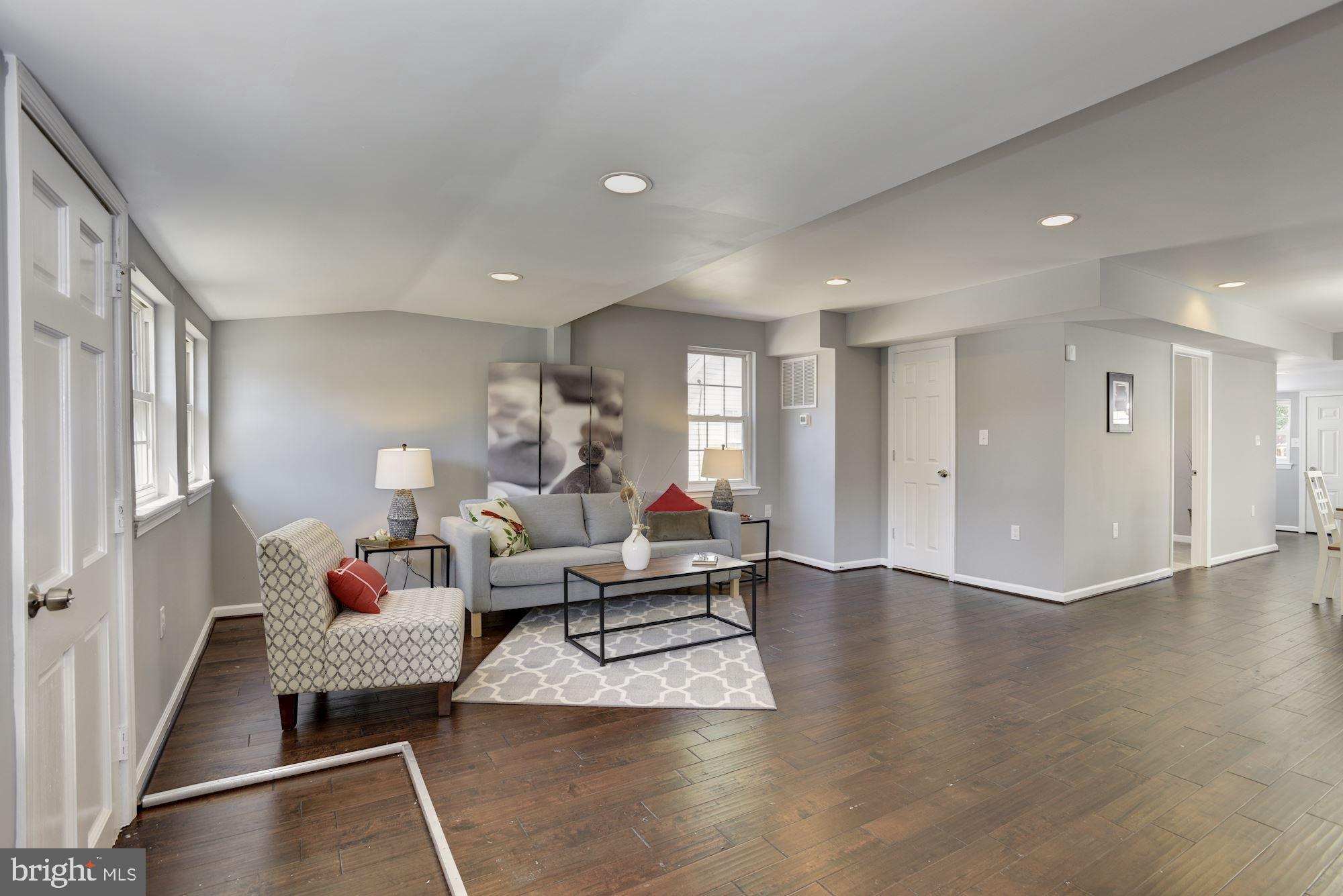 1645 Oldtown Road Edgewater, MD 21037 - Photo 4 of 36 Living Room