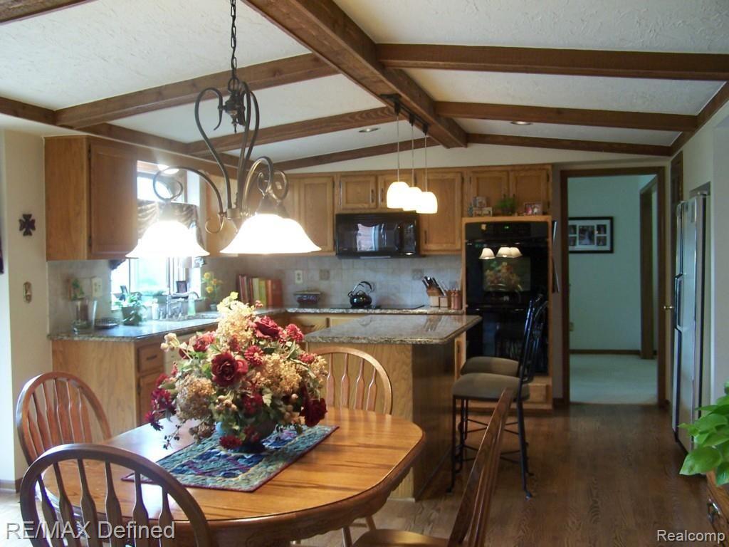 332 Silvervale Drive Rochester, MI 48309 - Photo 7 of 31 2014-05-27 12.30