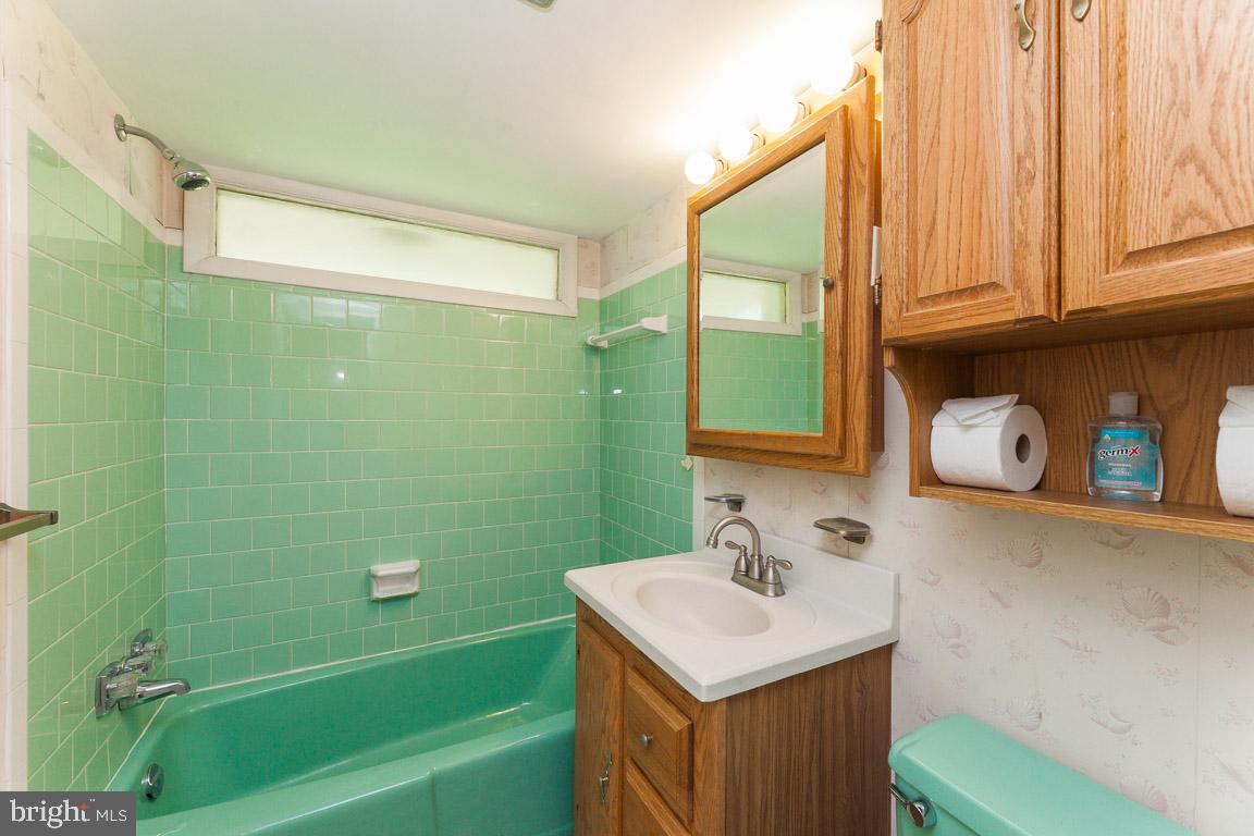 4106 Lees Corner Road Chantilly, VA 20151 - Photo 27 of 33 Full bath on lower level