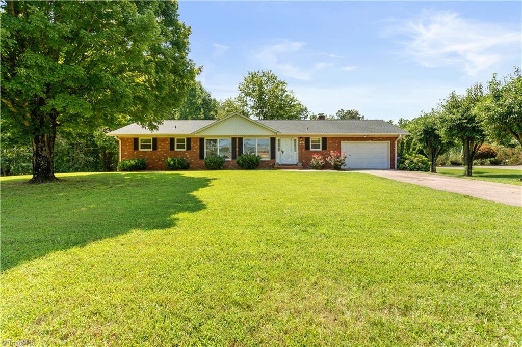 568 Barnes Road Winston-Salem, NC 27107 - Photo 2 of 38 Gallery Image 2