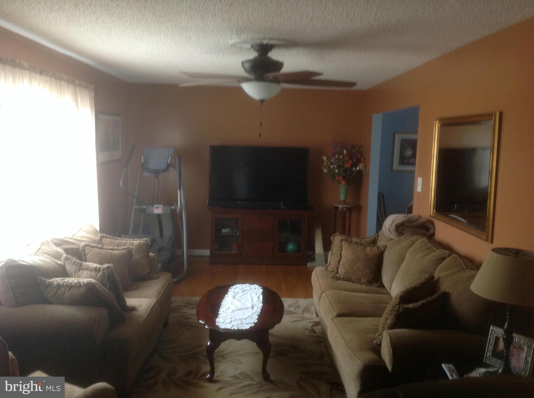 1608 Thomas Drive Point of Rocks, MD 21777 - Photo 8 of 14 Living Room
