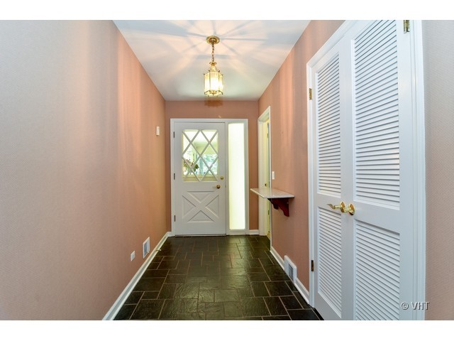 1205 Arbor Vitae Road Deerfield, IL 60015 - Photo 2 of 10 a view of an entryway