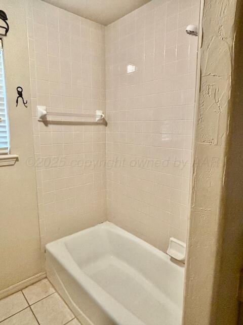 5813 Nicholas Circle Amarillo, TX 79109 - Photo 4 of 6 a bathroom with a white bath tub