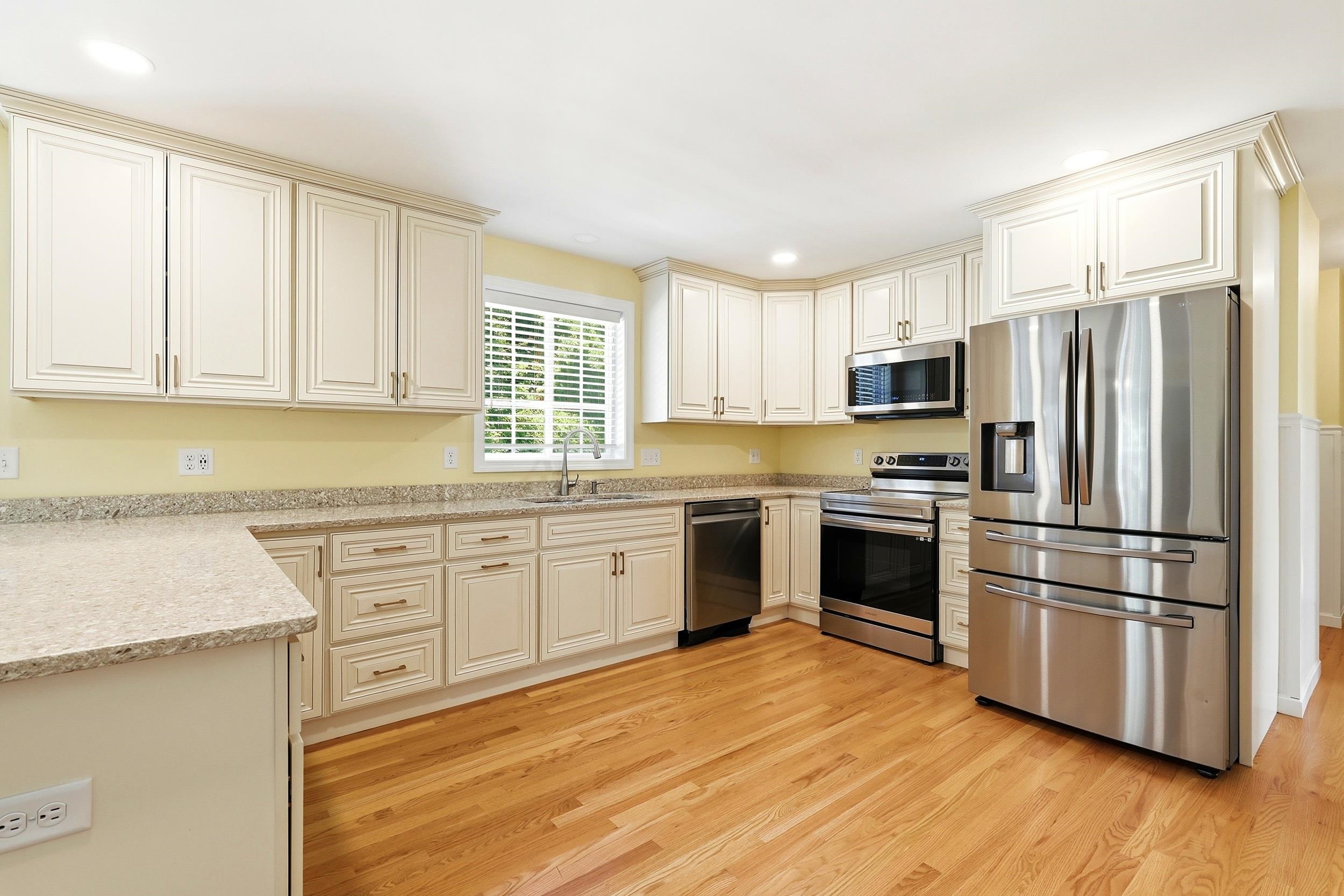 694 Walnut Street Manchester, NH 03104 - Photo 10 of 36