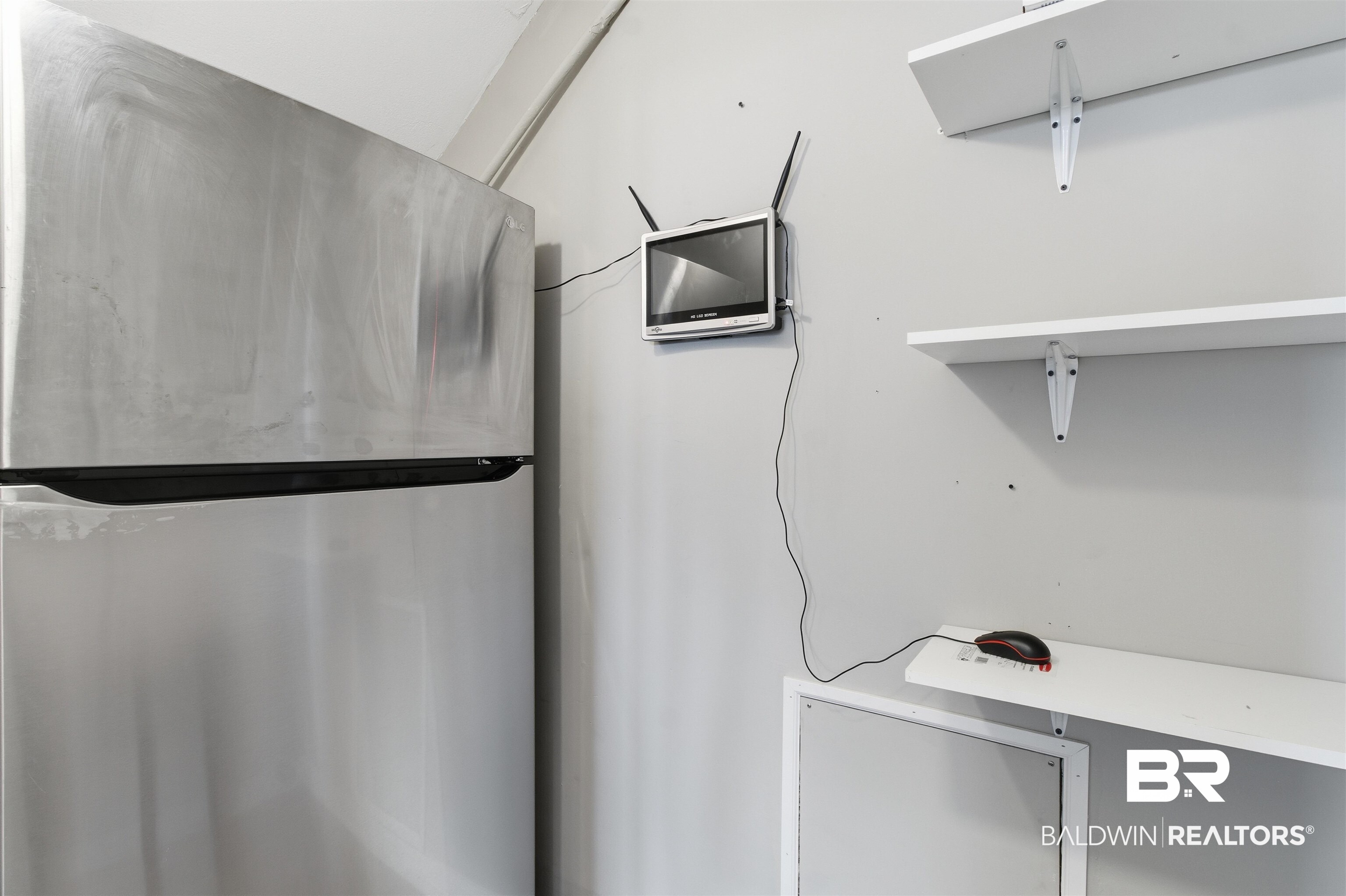 418 Veterans Road Gulf Shores, AL 36542 - Photo 22 of 51 Detailed view of freestanding refrigerator