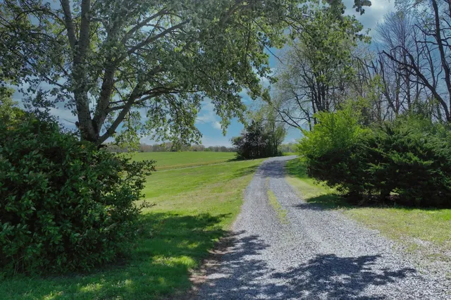 $699,900 | 3083 Mooneyhan Road, Springfield, TN 37172