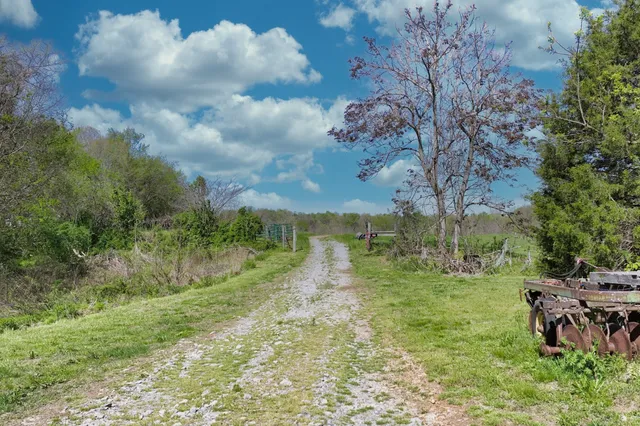 $699,900 | 3083 Mooneyhan Road, Springfield, TN 37172