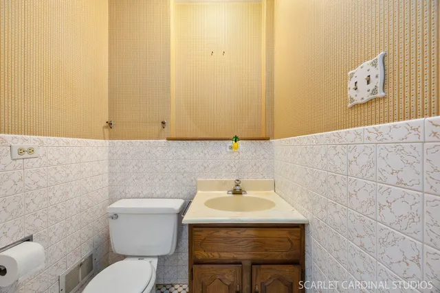 $480,000 | 1927 Warrenville Road, Lisle, IL 60532