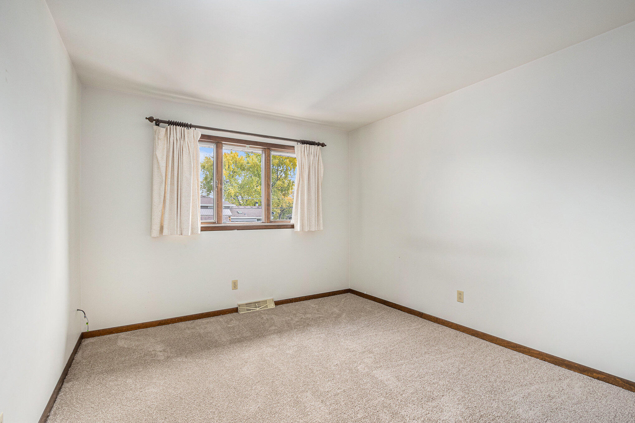 7905 Frederick Avenue Munster, IN 46321 - Photo 13 of 26 an empty room with a window