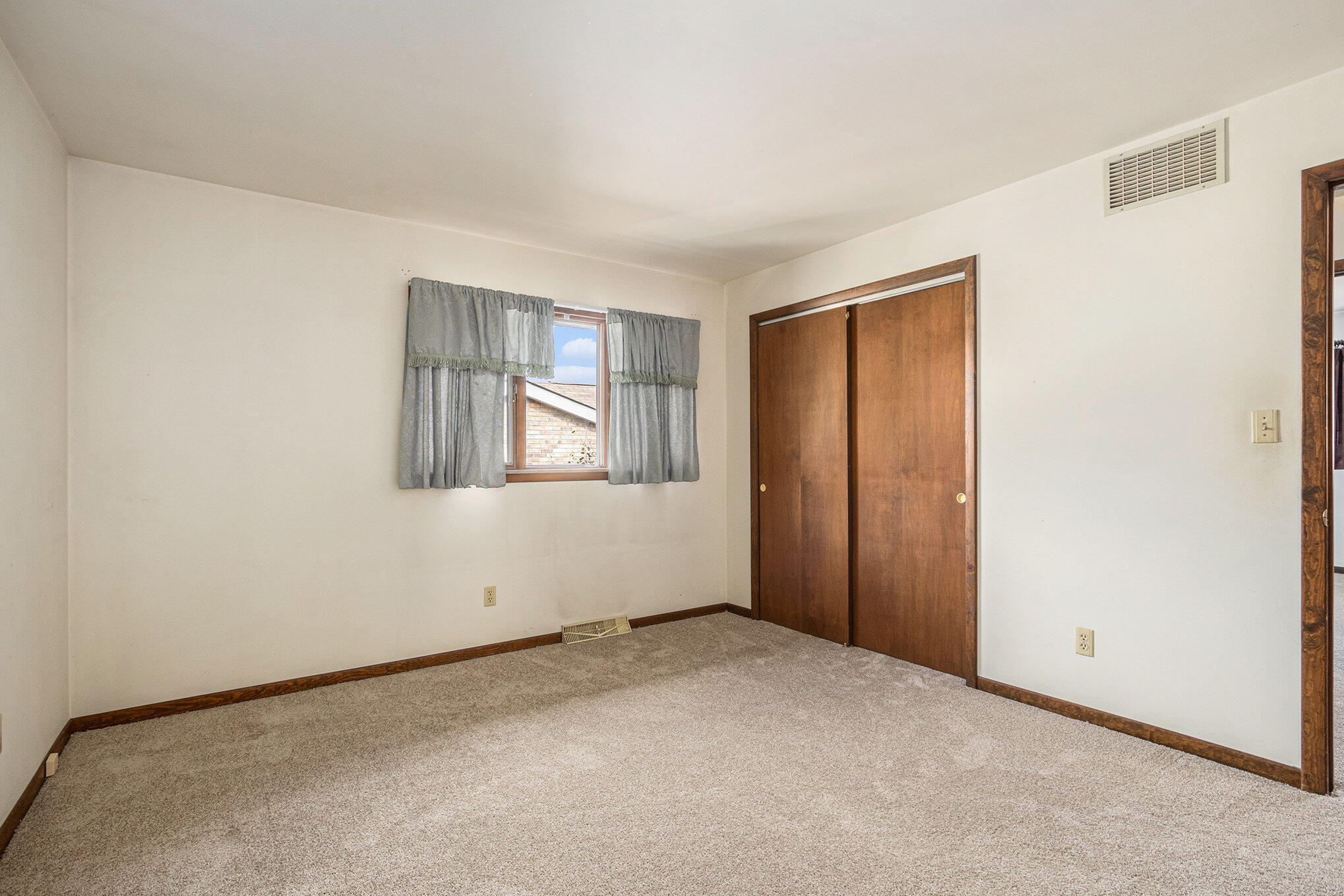 7905 Frederick Avenue Munster, IN 46321 - Photo 16 of 26 an empty room with windows