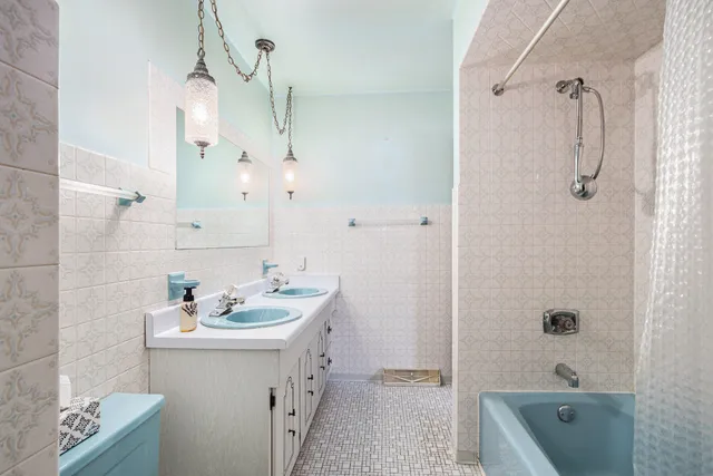 $379,900 | 7905 Frederick Avenue, Munster, IN 46321