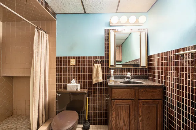 $379,900 | 7905 Frederick Avenue, Munster, IN 46321