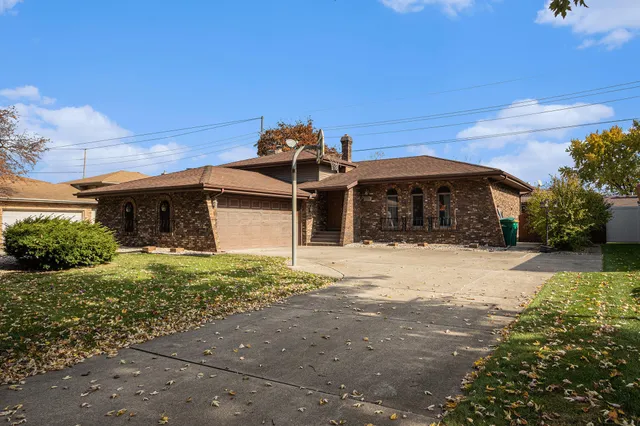 $379,900 | 7905 Frederick Avenue, Munster, IN 46321