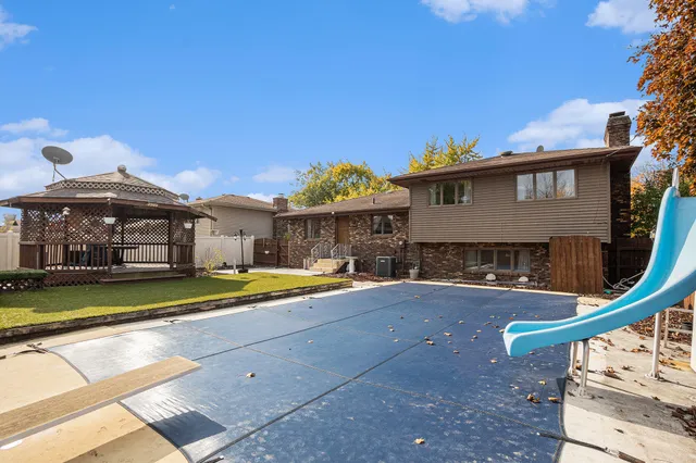 $379,900 | 7905 Frederick Avenue, Munster, IN 46321