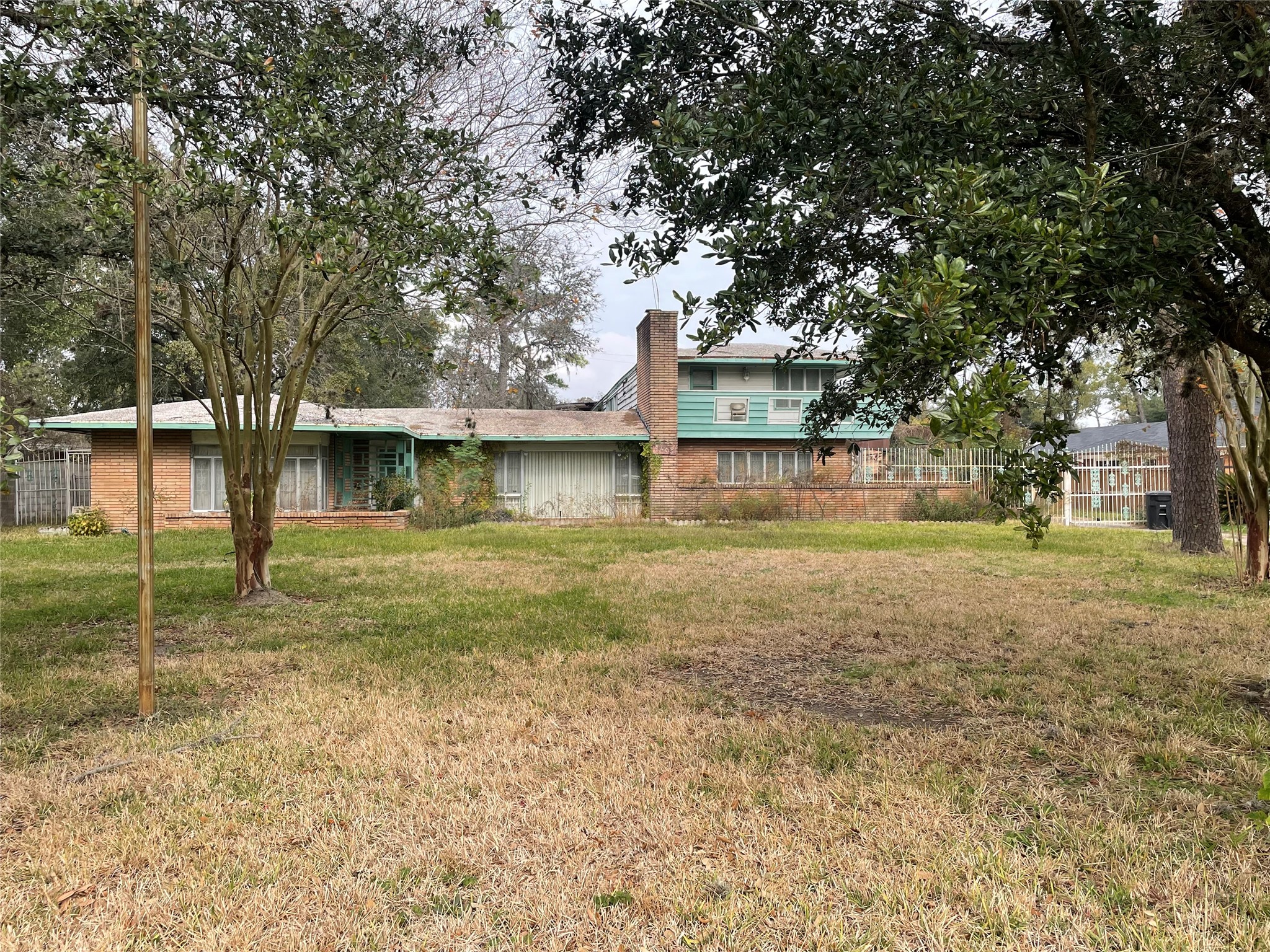 3405 North MacGregor Way Houston, TX 77004 - Photo 6 of 6 a view of a house with a yard