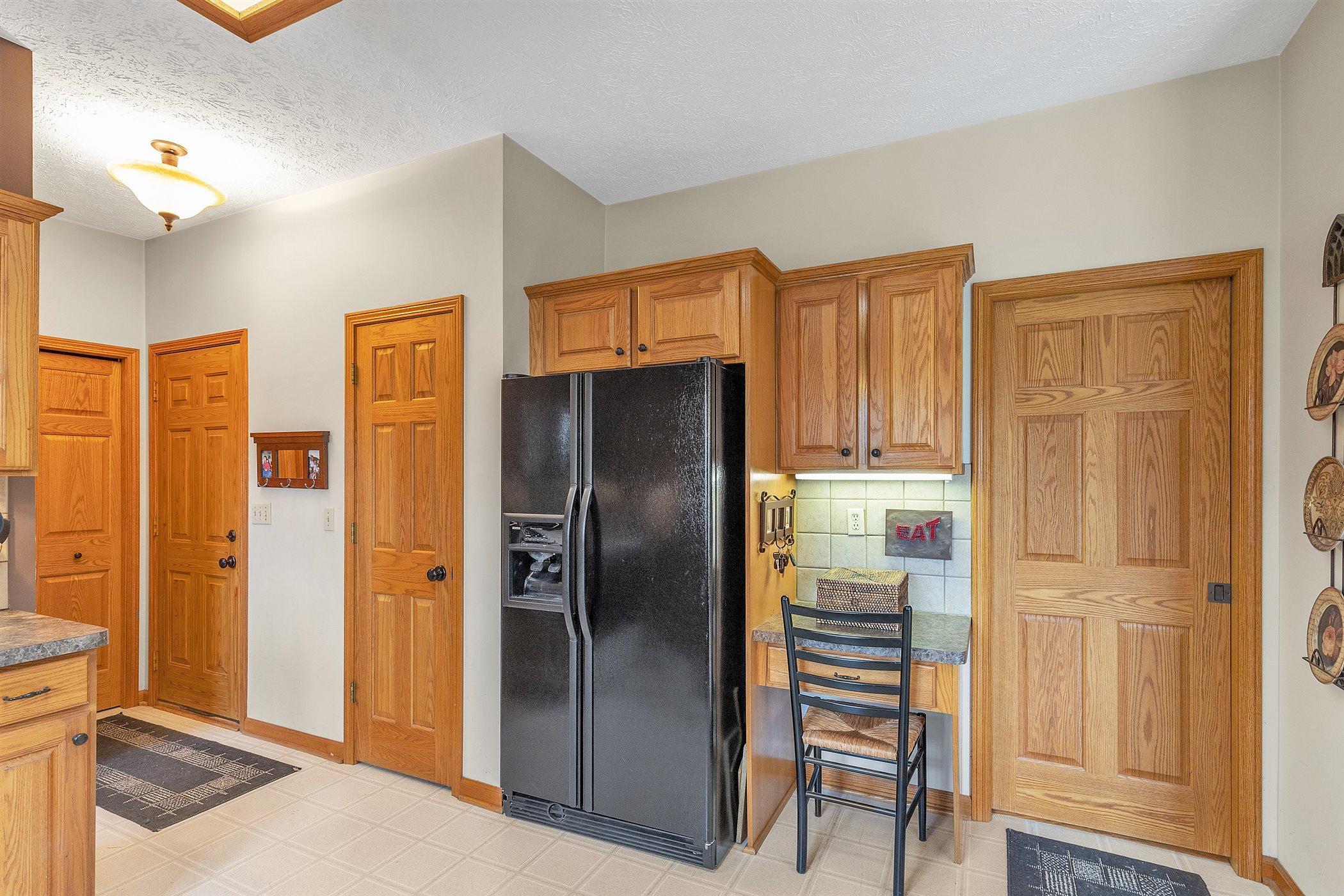 1094 Buckingham Road Haslett, MI 48840 - Photo 20 of 46 21-1094 buckingham rd-windowstill-reales