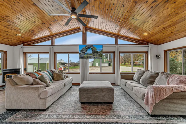 $665,000 | 42720 County Road 3, Holdingford, MN 56340