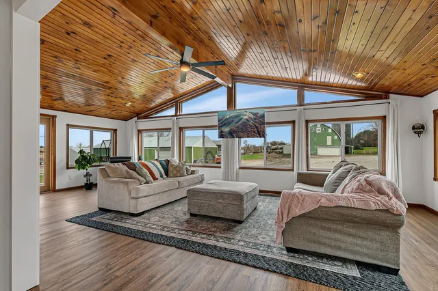 $665,000 | 42720 County Road 3, Holdingford, MN 56340