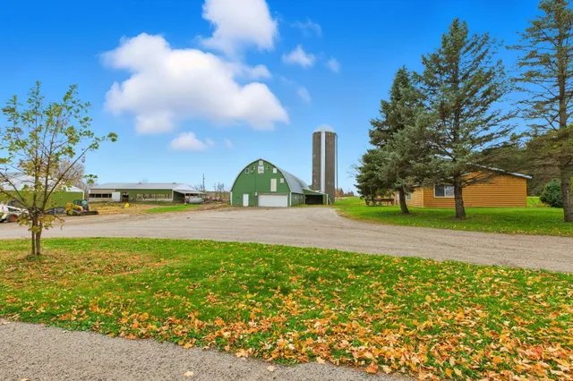 $665,000 | 42720 County Road 3, Holdingford, MN 56340