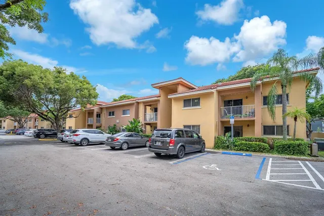 $2,195 | 6881 Northwest 173rd Drive, Unit H202, Hialeah, FL 33015