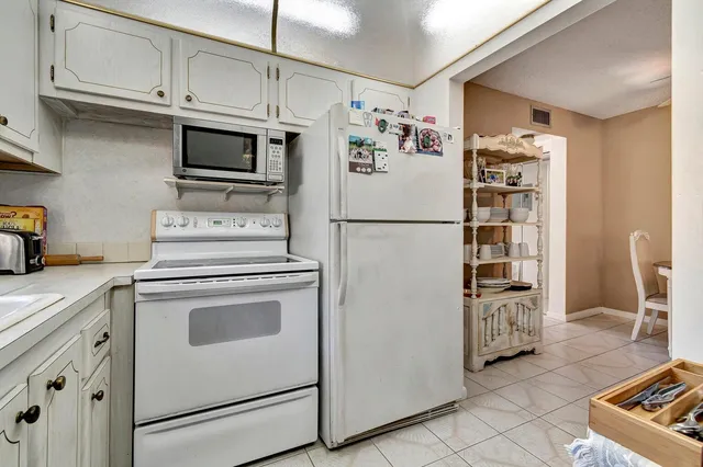 $129,000 | 5 Markham A, Deerfield Beach, FL 33442