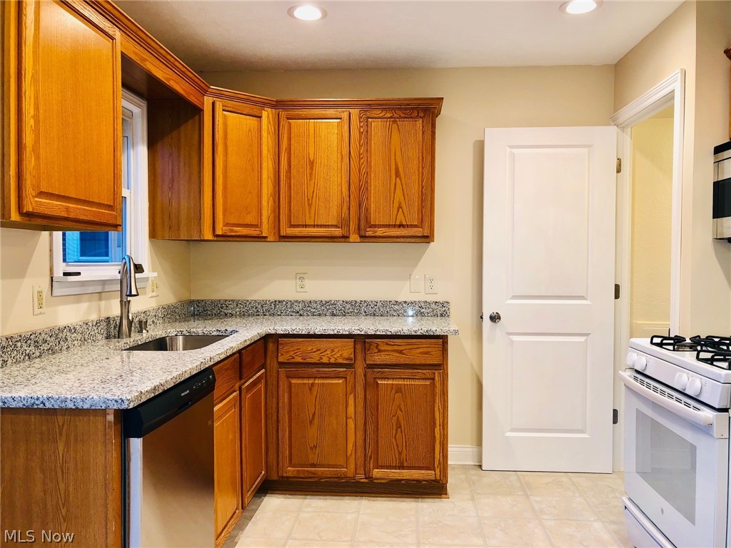 1733 Rockefeller Road Wickliffe, OH 44092 - Photo 12 of 26 Gallery Image 12