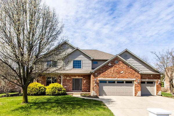 $595,000 | 59 Stonebrook Court, Bloomington, IL 61704