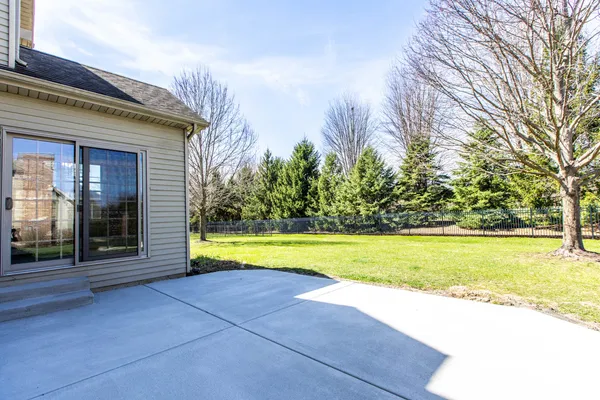 $595,000 | 59 Stonebrook Court, Bloomington, IL 61704