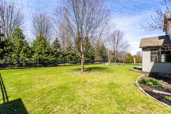 $595,000 | 59 Stonebrook Court, Bloomington, IL 61704