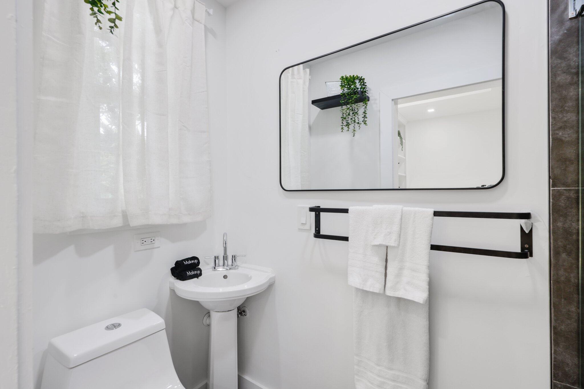 744 Sunset Road West Palm Beach, FL 33401 - Photo 23 of 37 744 Sunset Road - 40.jpg-SMALL