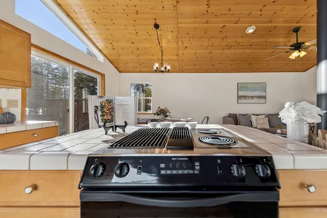 $899,900 | 13271 Moraine Road, Truckee, CA 96161