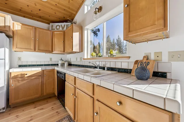 $899,900 | 13271 Moraine Road, Truckee, CA 96161